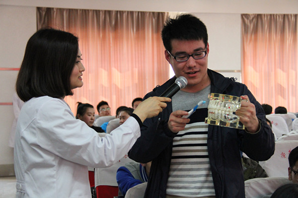 关爱学生，健康护航