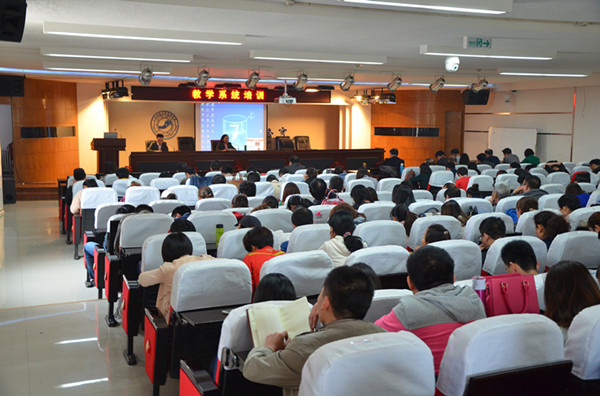 我校召开本学期第一次教师培训例会