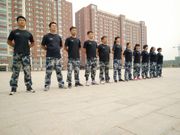 我校组织2016年新入职辅导员军训