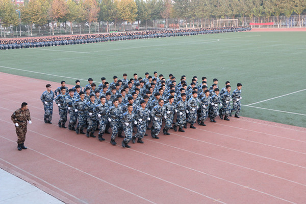 我校样板连队汇操表演赢得喝彩