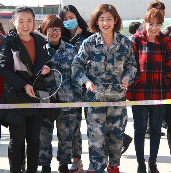 我校举办庆“三•八”趣味游艺活动