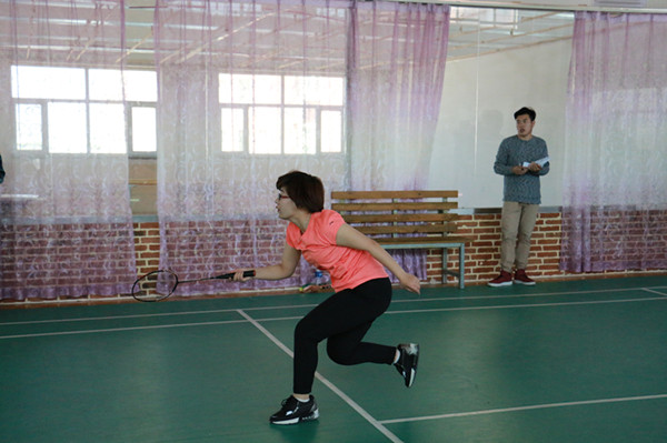 我校举办教职工趣味运动会