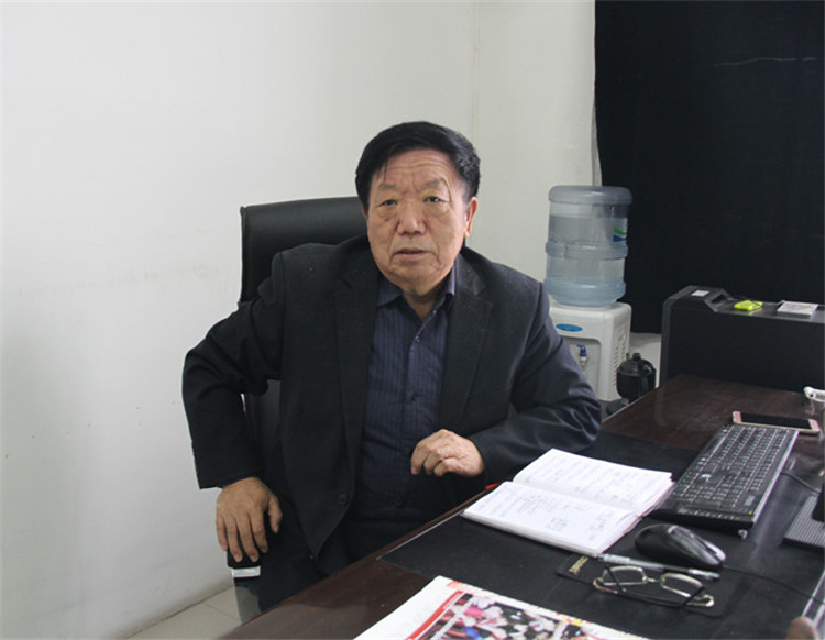 我校组织部分教职工、学生代表观看党的第十九次全国代表大会开幕盛况