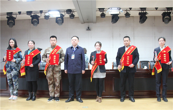 我校12人5个集体荣获贺阳集团表彰