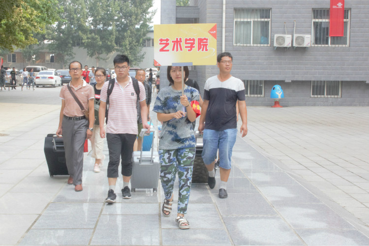 丹桂飘香迎学子 荷花映日纳人才 ——我校喜迎2018级新同学