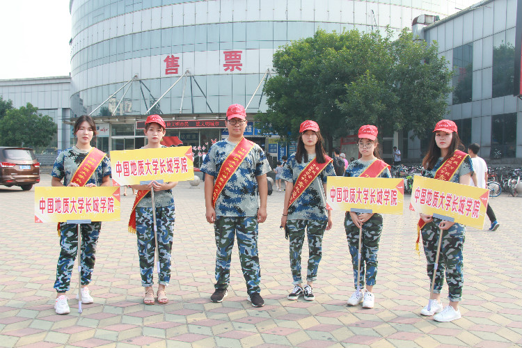 丹桂飘香迎学子 荷花映日纳人才 ——我校喜迎2018级新同学