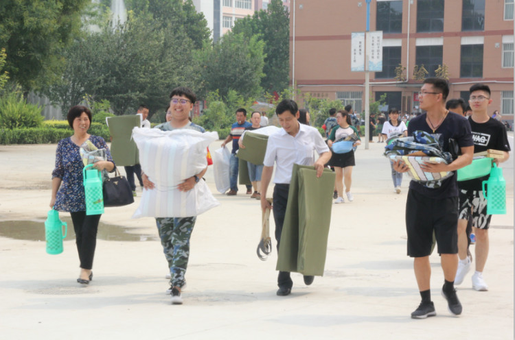丹桂飘香迎学子 荷花映日纳人才 ——我校喜迎2018级新同学