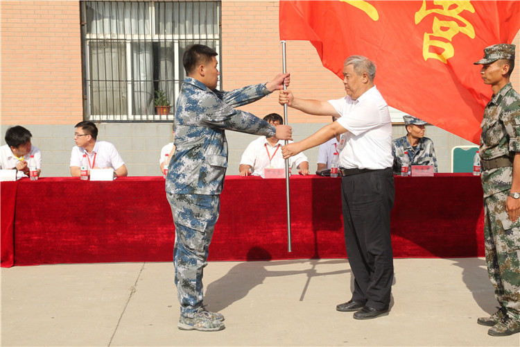 我校举行2018级新生军训开营仪式