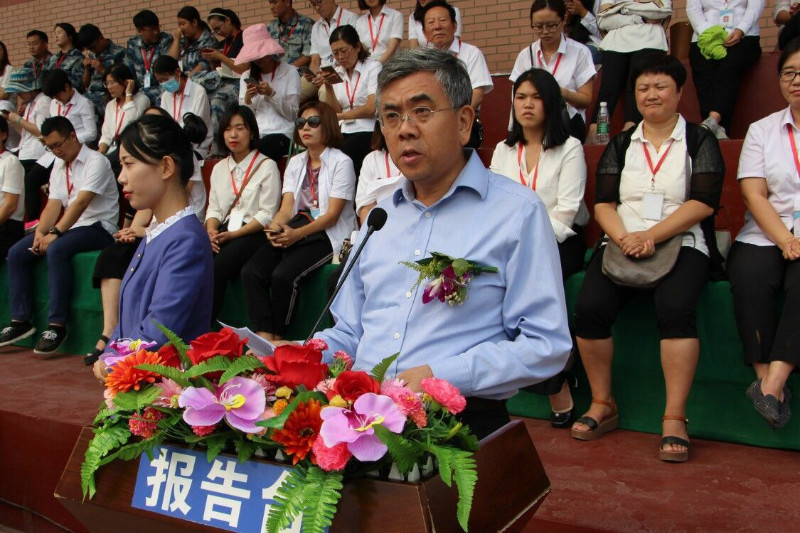 我校举行2018级新生军训结营式暨开学典礼