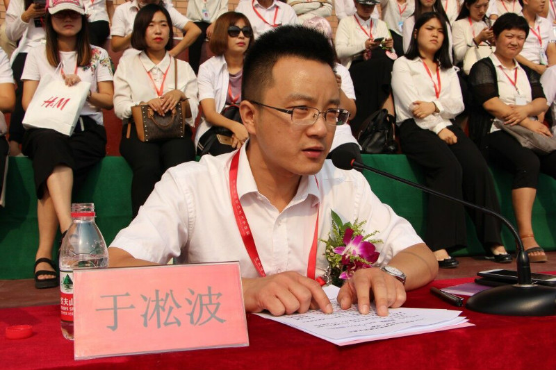 我校举行2018级新生军训结营式暨开学典礼