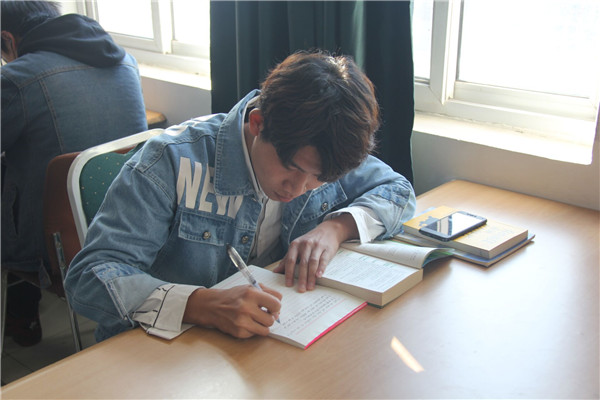 我校师生热议“两会”