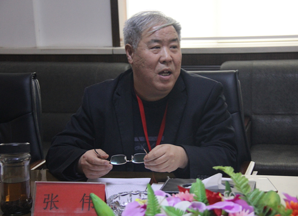 我校召开思想政治理论课教师座谈会