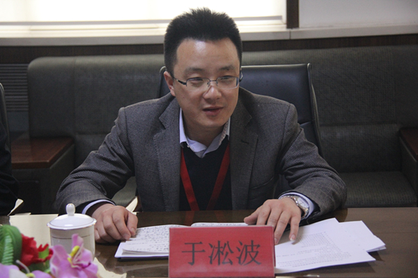 我校召开思想政治理论课教师座谈会