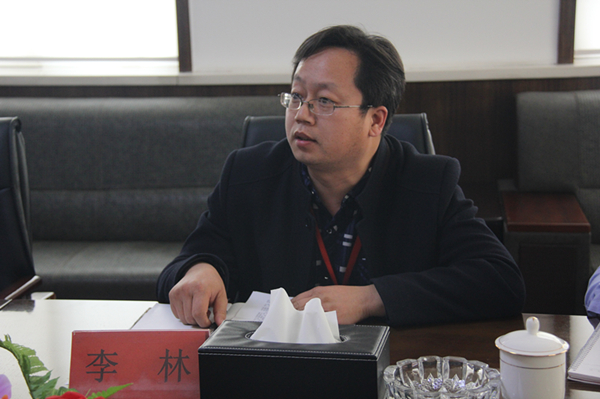 我校召开思想政治理论课教师座谈会