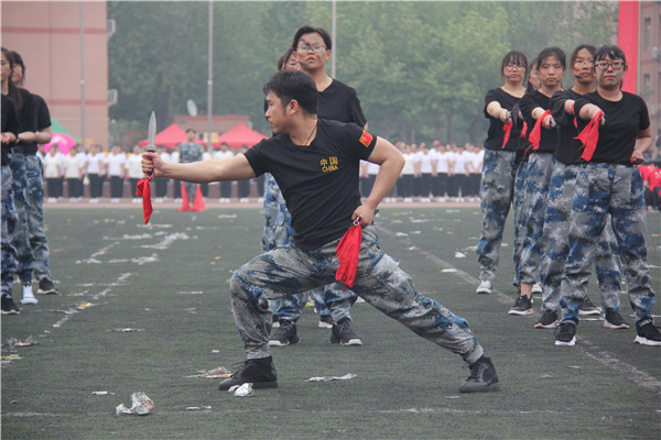 挥毫四月  律动绿茵 --中国地质大学长城学院2019年春季运动会隆重开幕