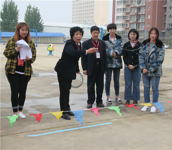 桃李争妍  运动争先 ——我校在篮球场成功举办教职工趣味运动会