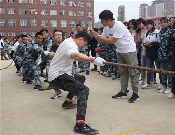 活力之源,激情飞扬-—党群工作部主办党员志愿者服务队承办的教职工拔河比赛