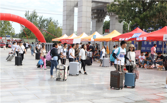 初秋的小欢喜  萌新的新生活 我校喜迎2019级新生