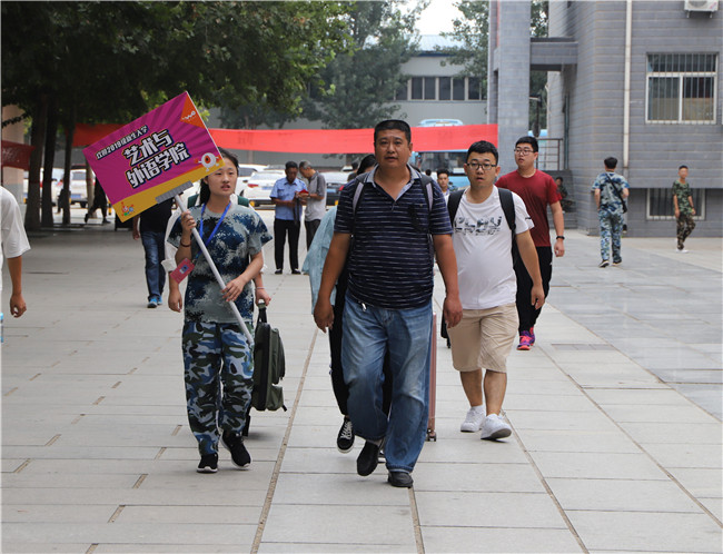 初秋的小欢喜  萌新的新生活 我校喜迎2019级新生