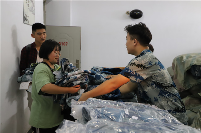 初秋的小欢喜  萌新的新生活 我校喜迎2019级新生