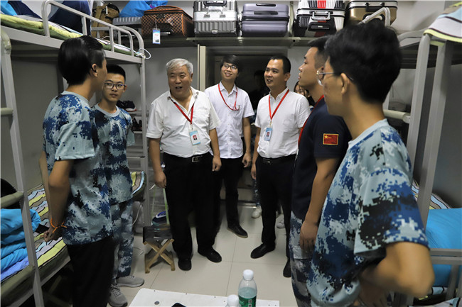 关怀至寝   温暖入心  校领导走访慰问2019级新生