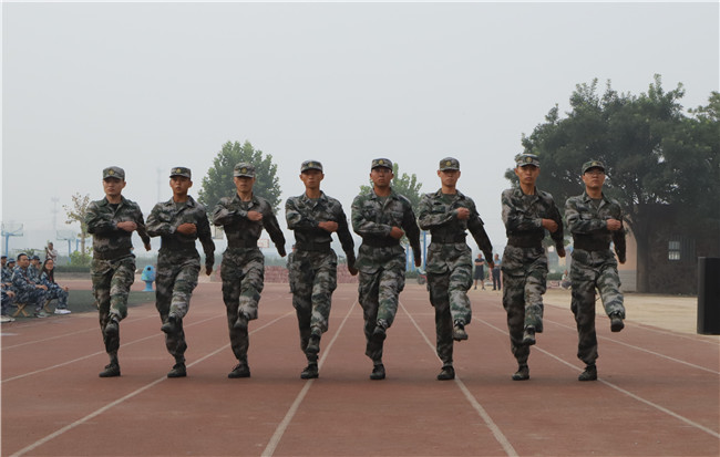 我校举行2019级新生军训开营仪式