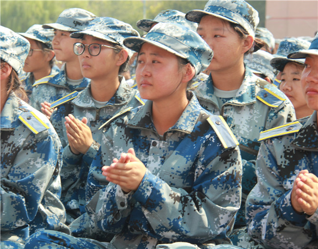 我校举行2019级新生军训结营式暨开学典礼