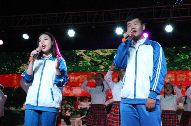 我校举办国庆七十周年文艺汇演暨迎新晚会