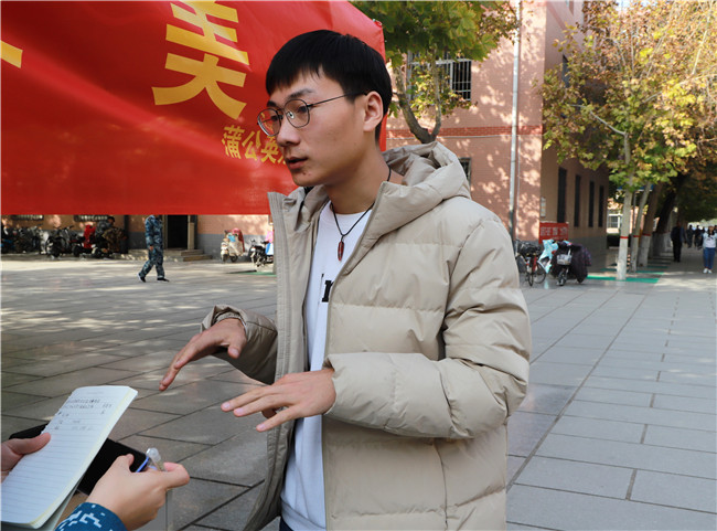 致力创业 鼓励成长——我校成功举办创新创业大赛作品展览