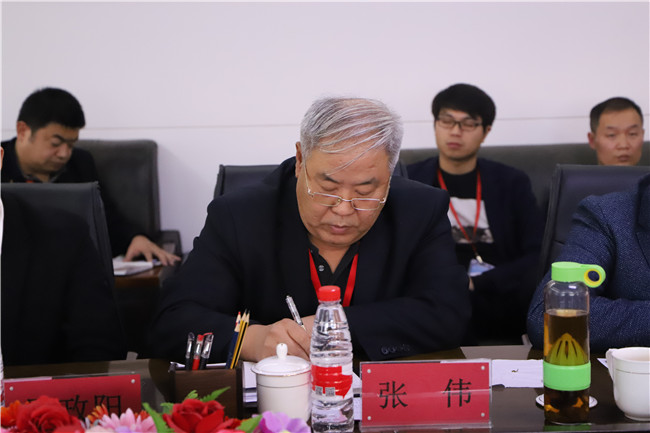 我校召开干部见面会欢迎新任党委书记