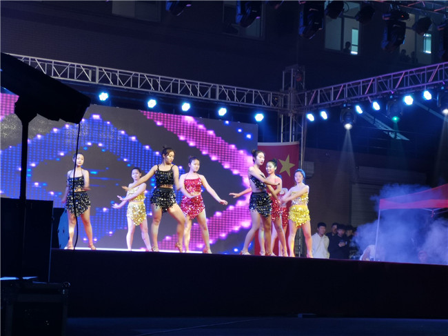 我校第二届校园文化艺术节开幕式圆满落幕