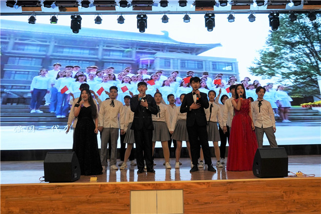 恰风华正茂 扬榜样之帆——2019年学生工作表彰大会