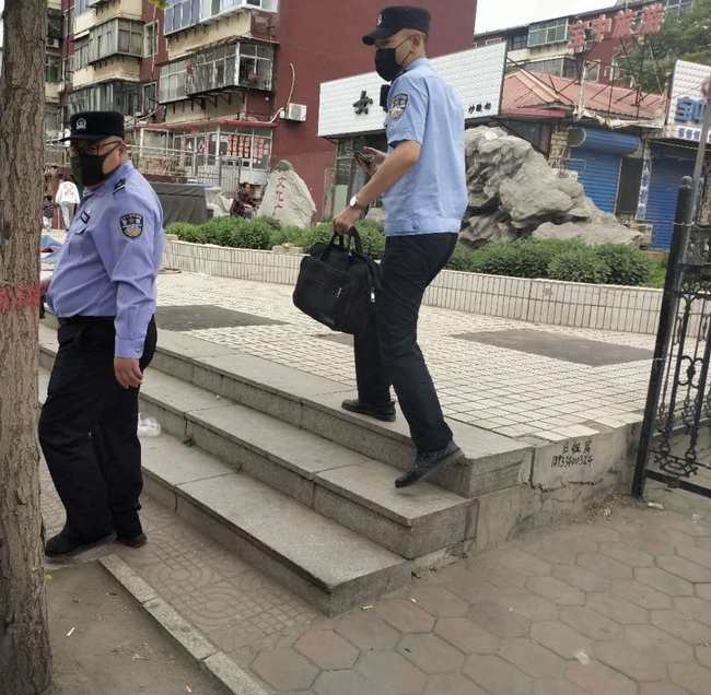 我校李彬同学拾金不昧受表扬---归还失主现金壹万元  拒收金钱回报