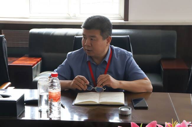 我校召开党委理论中心组扩大会议专题学习《习近平治国理政》第三卷