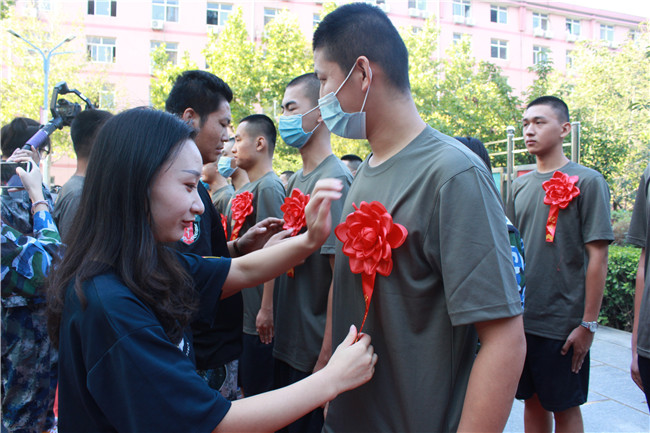 投笔从戎 保家卫国---我校举行新兵入伍欢送仪式