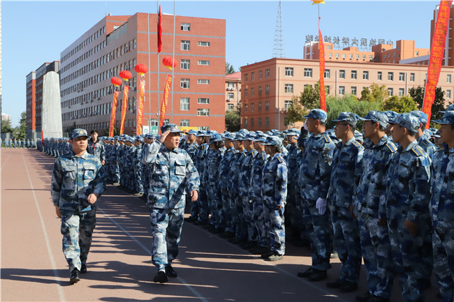 厉兵秣马 扬帆起航我校举行2020级新生军训结营式暨开学典礼