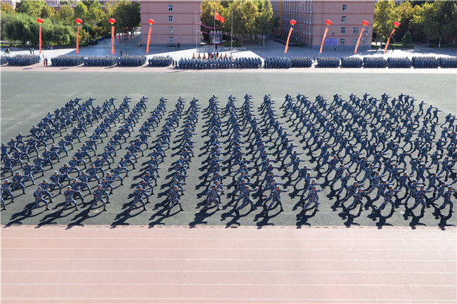 厉兵秣马 扬帆起航我校举行2020级新生军训结营式暨开学典礼