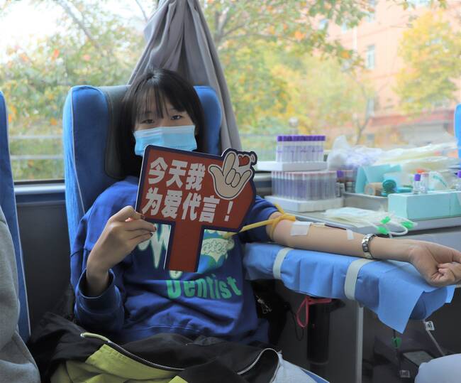 殷色传希望 保理递爱心---我校携手保定市中心血站开展无偿献血活动