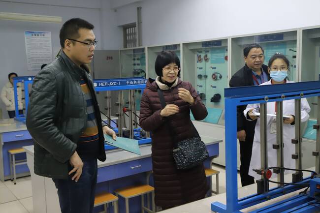 省教育厅专家组到我校开展实验室安全现场检查工作