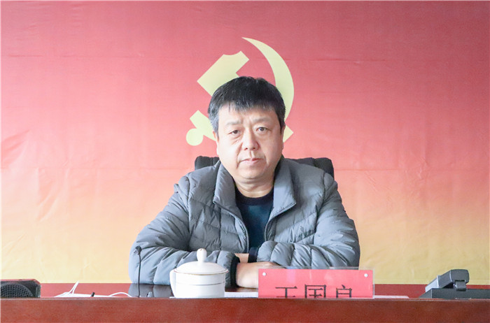 高举旗帜 把握方向 开创党建工作新局面推动我校健康快速发展 ---我校召开第一次党员大会