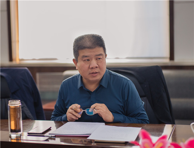 赓续红色精神 汲取前进力量 我校召开党委理论学习中心组会议