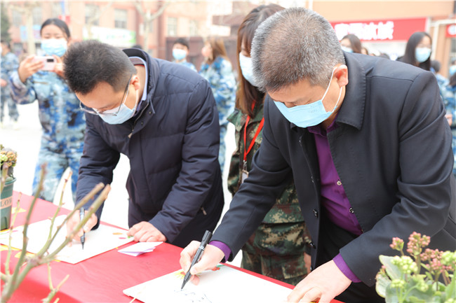 栽种绿意 守护美好——我校2022植树节系列活动圆满完成