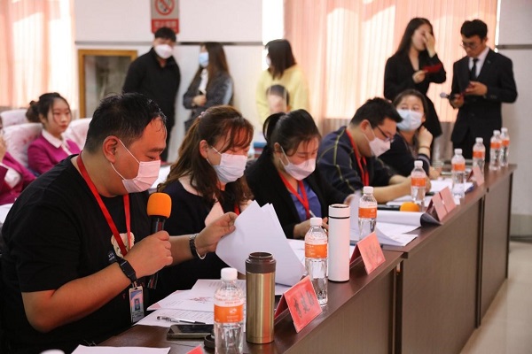 2022年3月26日14点，第十二届全国大学生电子商务“创新、创意及创业”挑战赛威廉体育williamhill校赛决赛在一教211报告厅顺利举行。