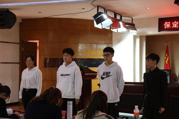 2022年3月26日14点，第十二届全国大学生电子商务“创新、创意及创业”挑战赛威廉体育williamhill校赛决赛在一教211报告厅顺利举行。