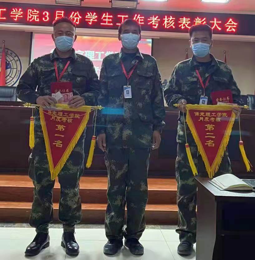 威廉体育williamhill召开学工周例会