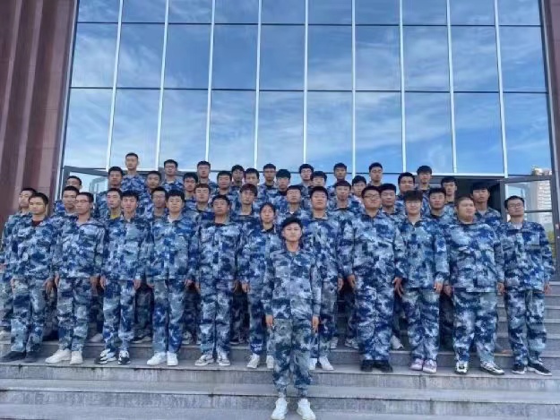 威廉体育williamhill开展“传帮带”式新入职辅导员培训day3