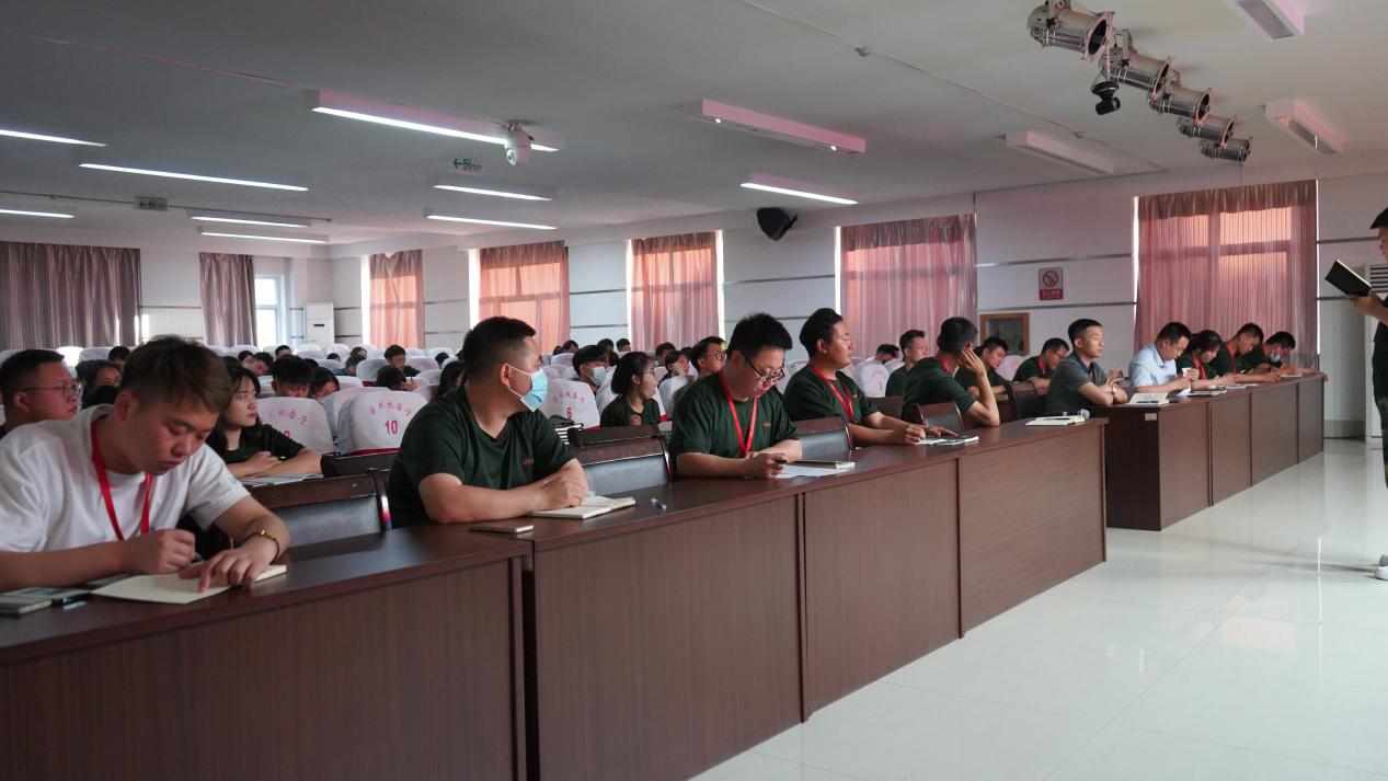 威廉体育williamhill召开学期末学生工作例会