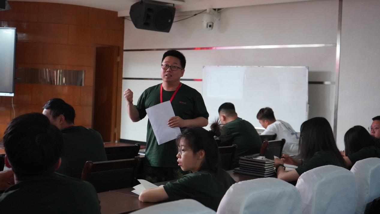 威廉体育williamhill召开学期末学生工作例会