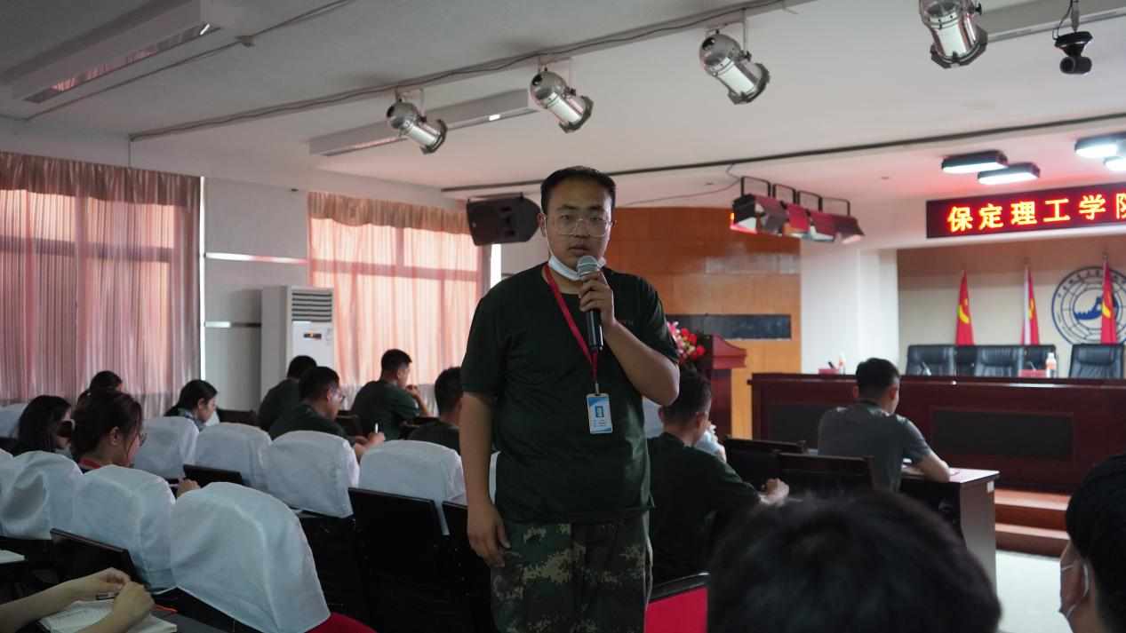 威廉体育williamhill召开学期末学生工作例会