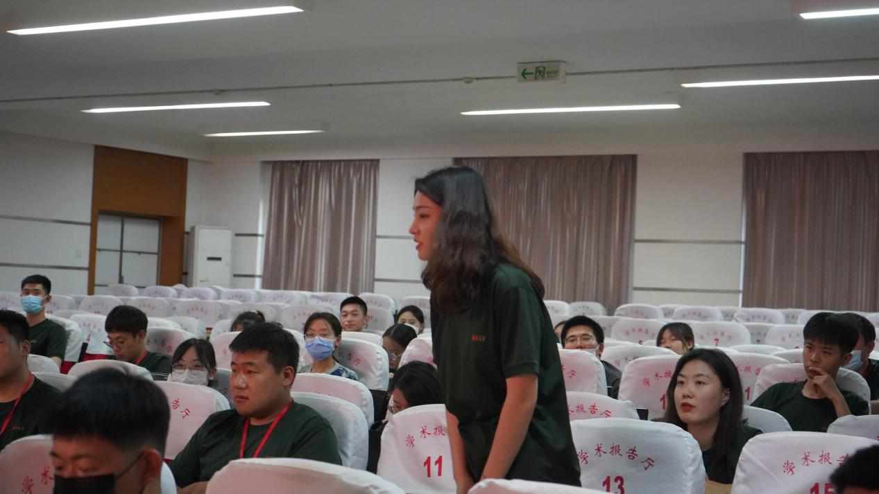 威廉体育williamhill召开学期末学生工作例会